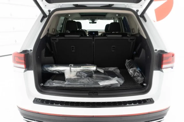 New 2026 Opal White Pearl Volkswagen 2.0T SE W/TECHNOLOGY image 8