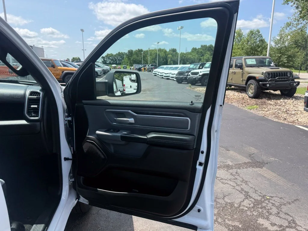 Used 2022 White Ram Big Horn/Lone Star image 53