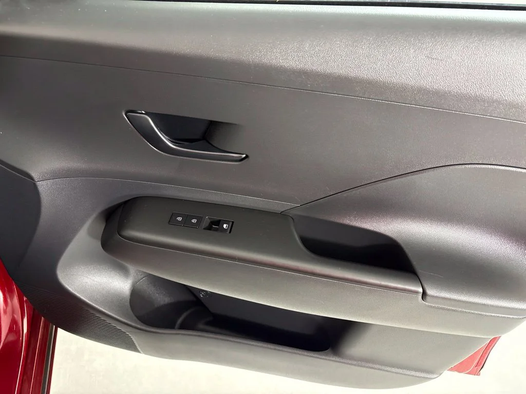 Used 2025 Red Hyundai SEL image 14