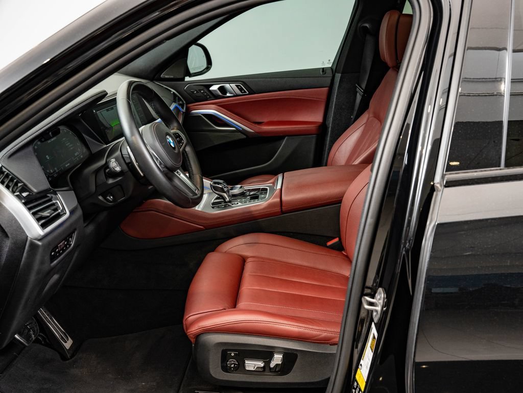 Used 2021 Black Sapphire Metallic BMW M50i image 22
