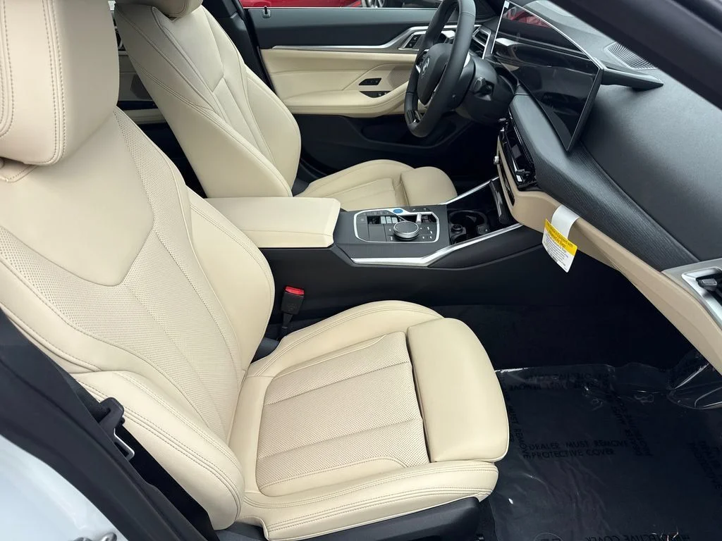New 2026 White BMW eDrive40 image 7