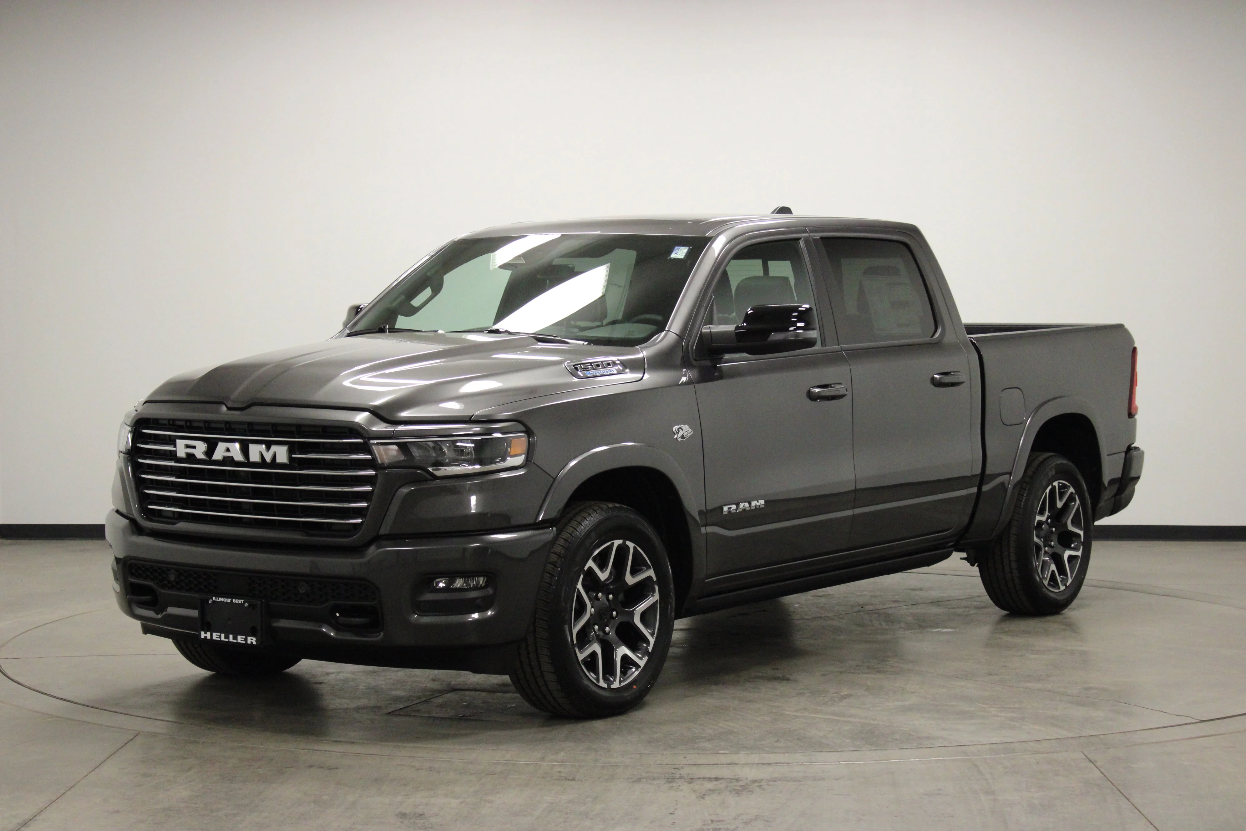 New 2026 Granite Crystal Metallic Clear-Coat Exterior Paint RAM Laramie image 4