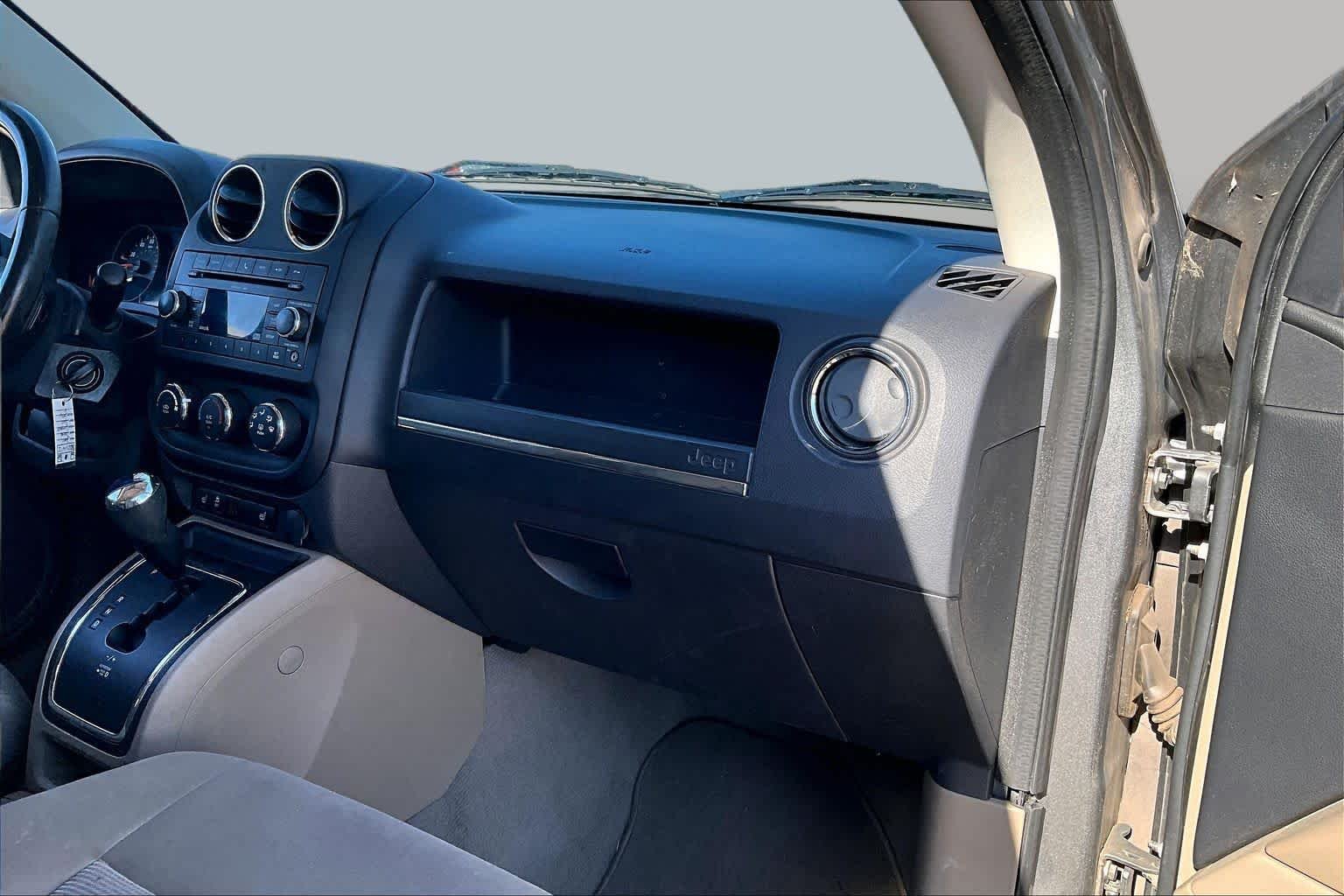 Used 2011 Brilliant Black Crystal Pearl Jeep Latitude image 17