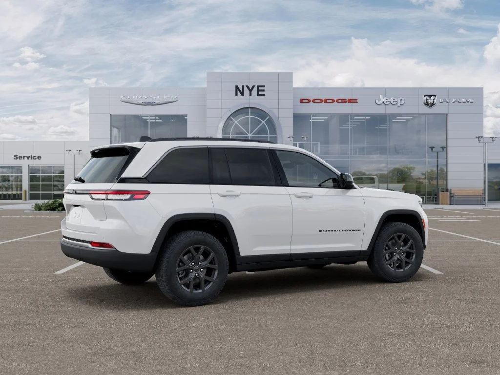 New 2027 White Jeep Altitude image 4