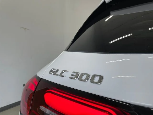 New 2027 White Mercedes-Benz GLC 300 image 46