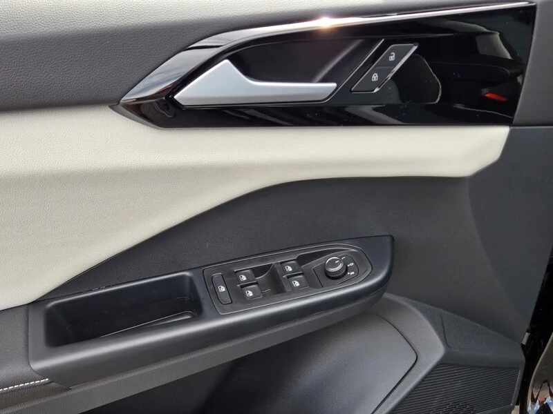 New 2026 Black Volkswagen 1.5T S image 9