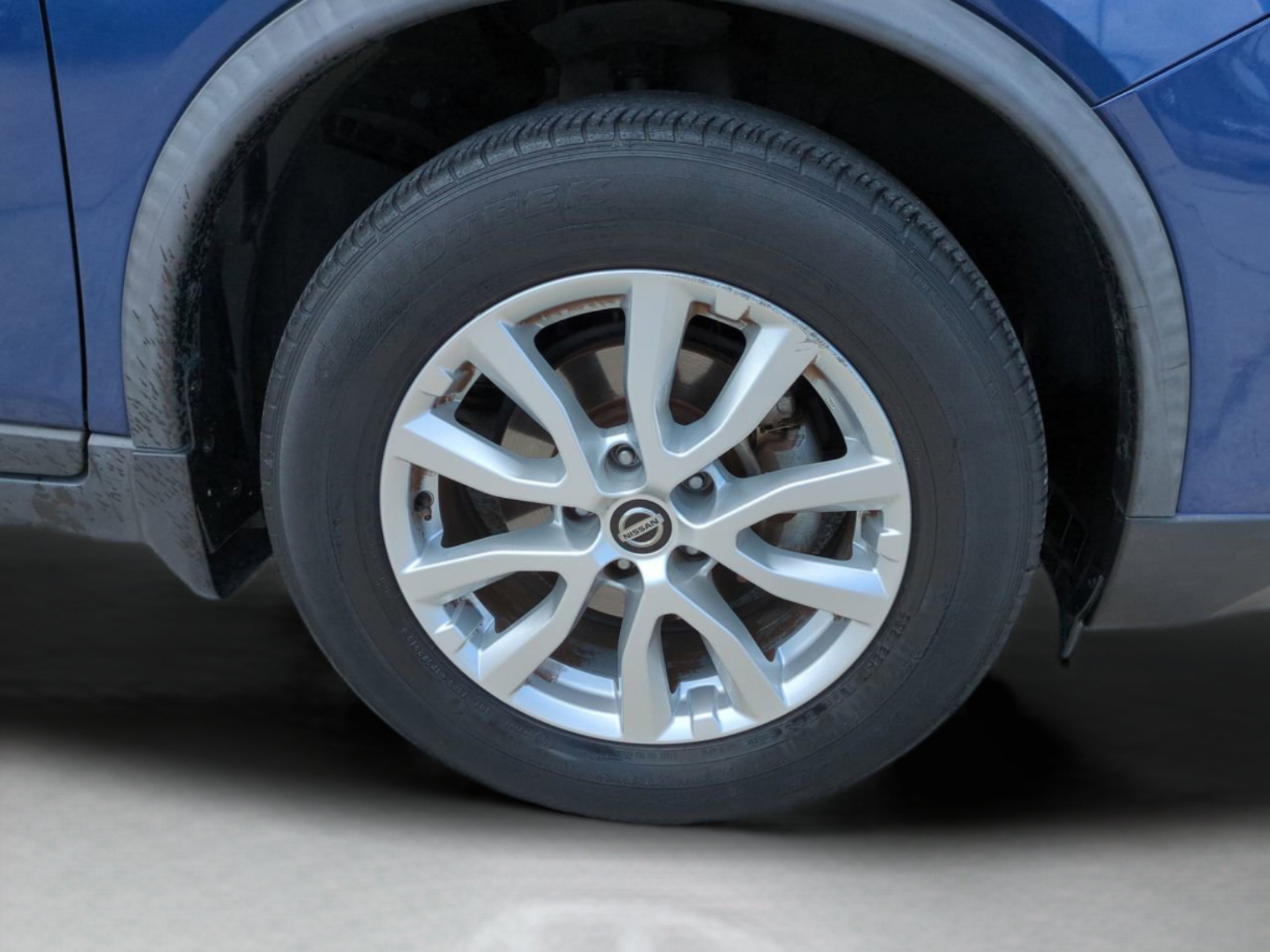 Used 2020 Caspian Blue Metallic Nissan SV image 11