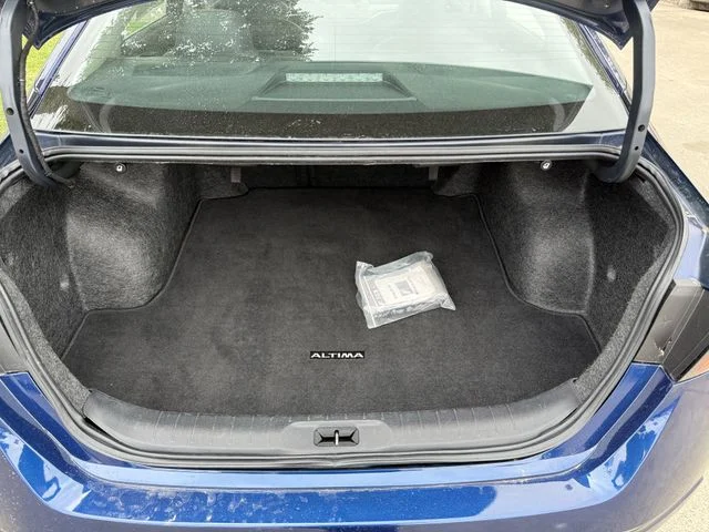 Used 2024 Blue Nissan 2.5 SR image 27
