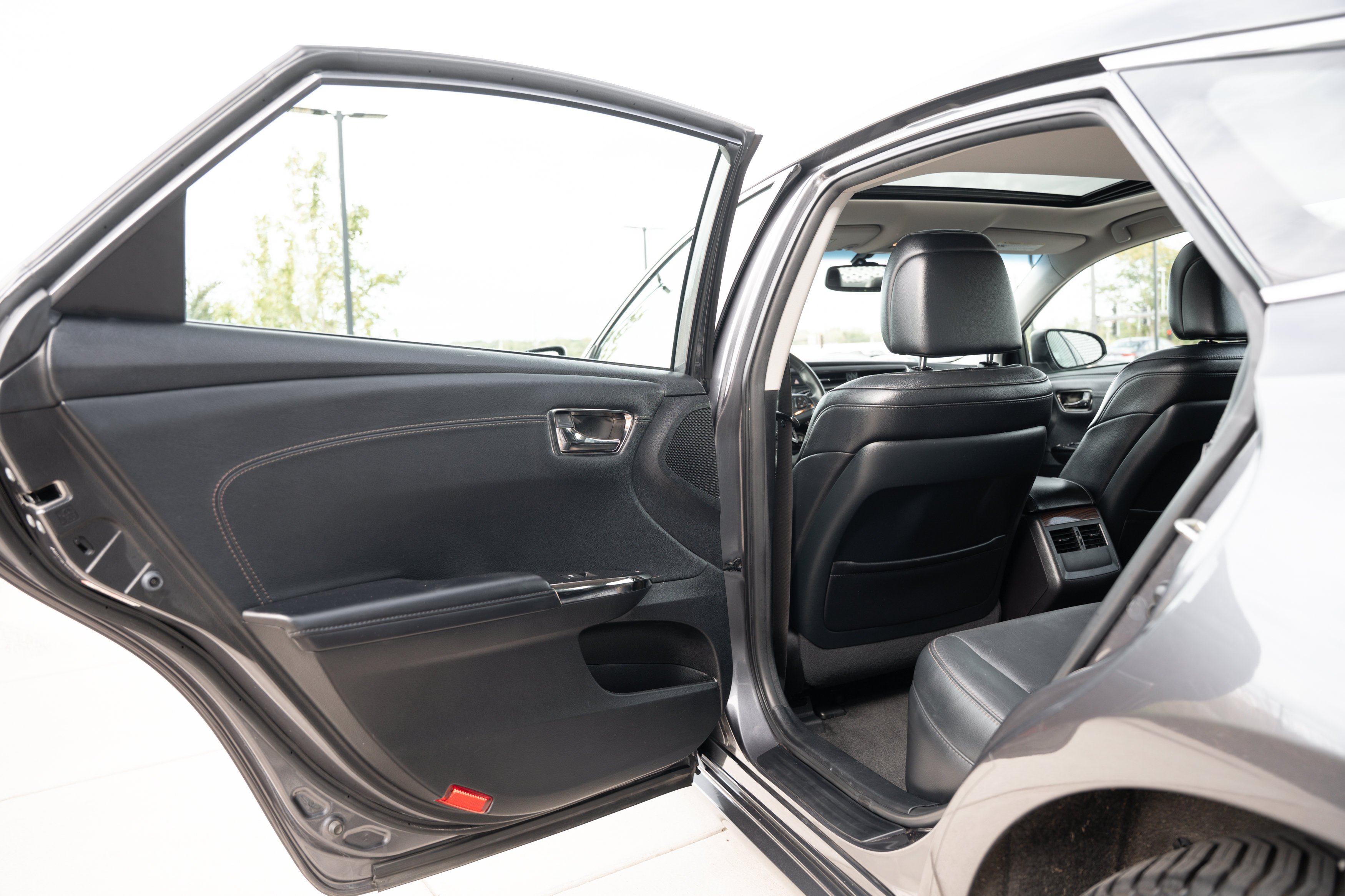 Used 2015 Magnetic Gray Metallic Toyota XLE Touring image 23