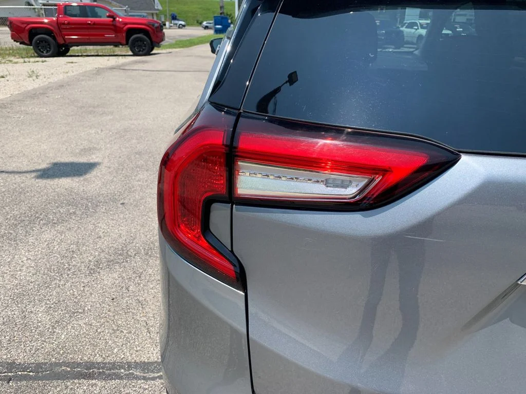 Used 2024 Silver GMC SLE image 32