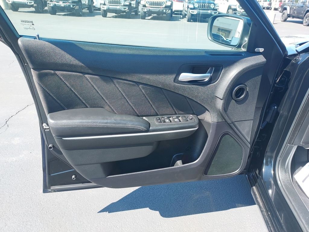 Used 2023 Black Dodge SXT image 12