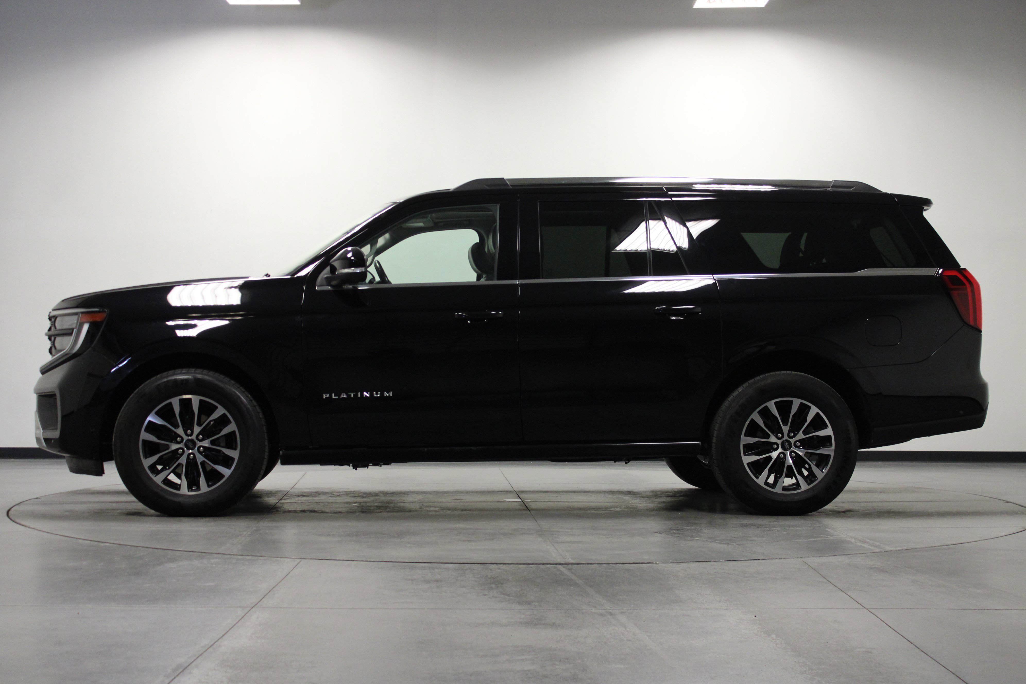 Used 2025 Black Metallic Ford Platinum image 7