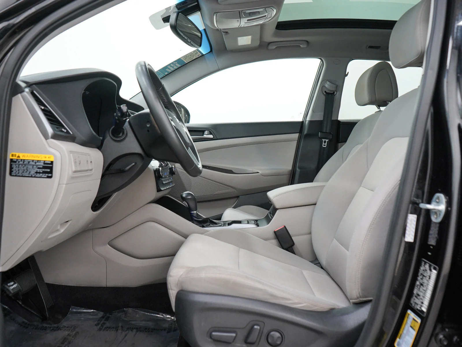 Used 2018 Black Noir Pearl Hyundai Value image 20