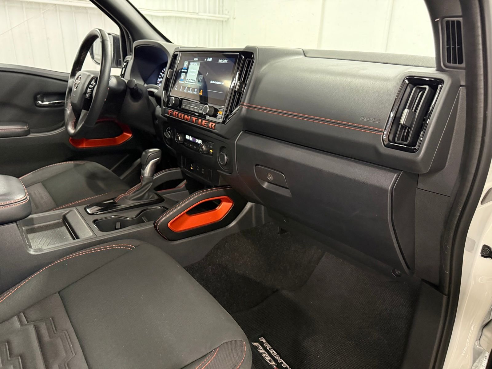 Used 2025 White Nissan PRO-4X image 22