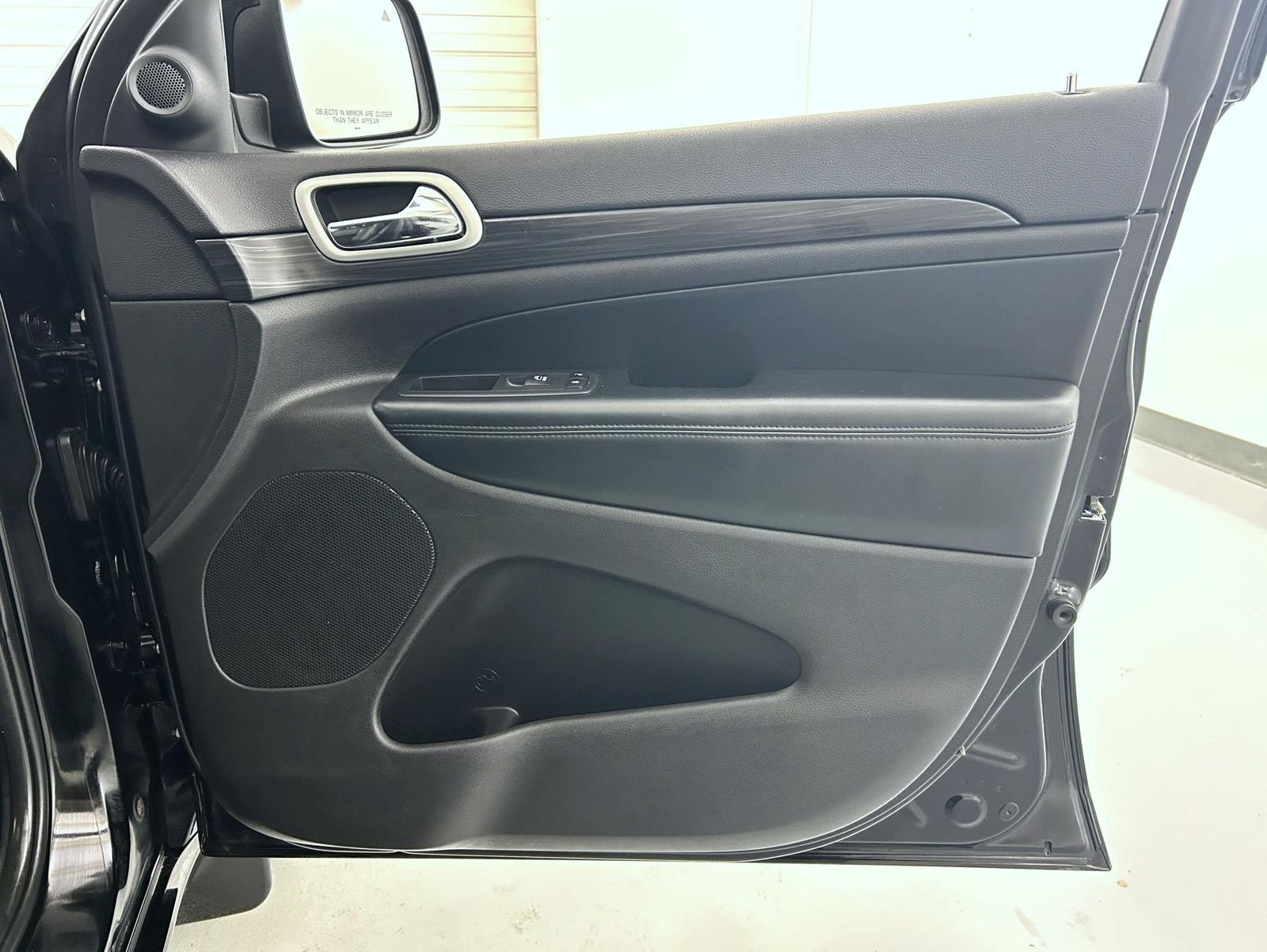 Used 2020 Black Jeep Altitude image 16