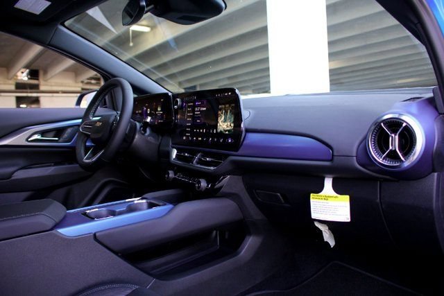 2025 Chevrolet Equinox EV LT - Photo 13