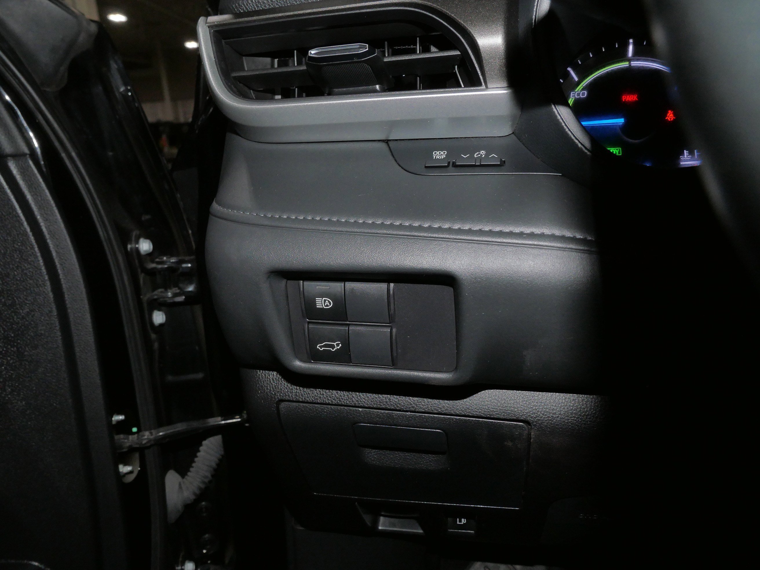 2023 Toyota Highlander LE - Photo 27