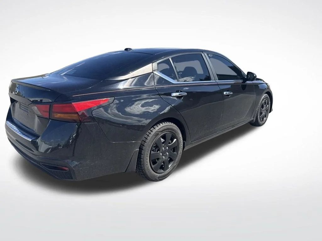 Used 2019 Black Nissan 2.5 S image 5
