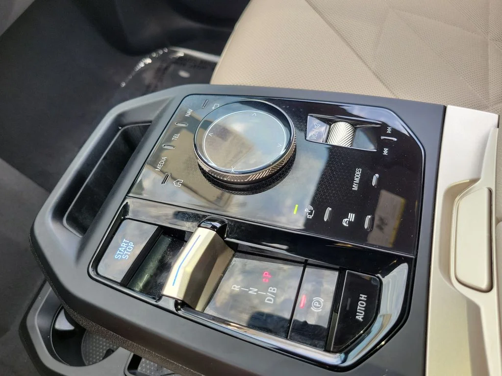2025 BMW iX 50 - Photo 12