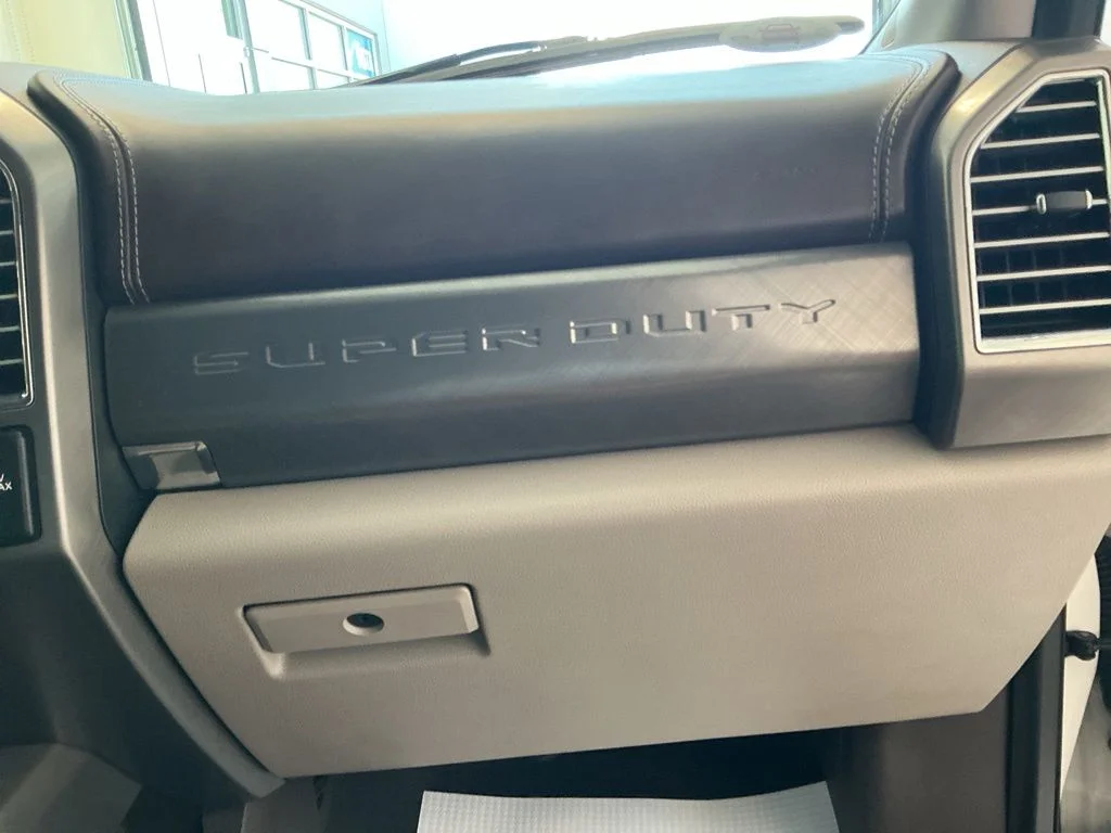 Used 2019 White Platinum Clearcoat Metallic Ford Limited image 34