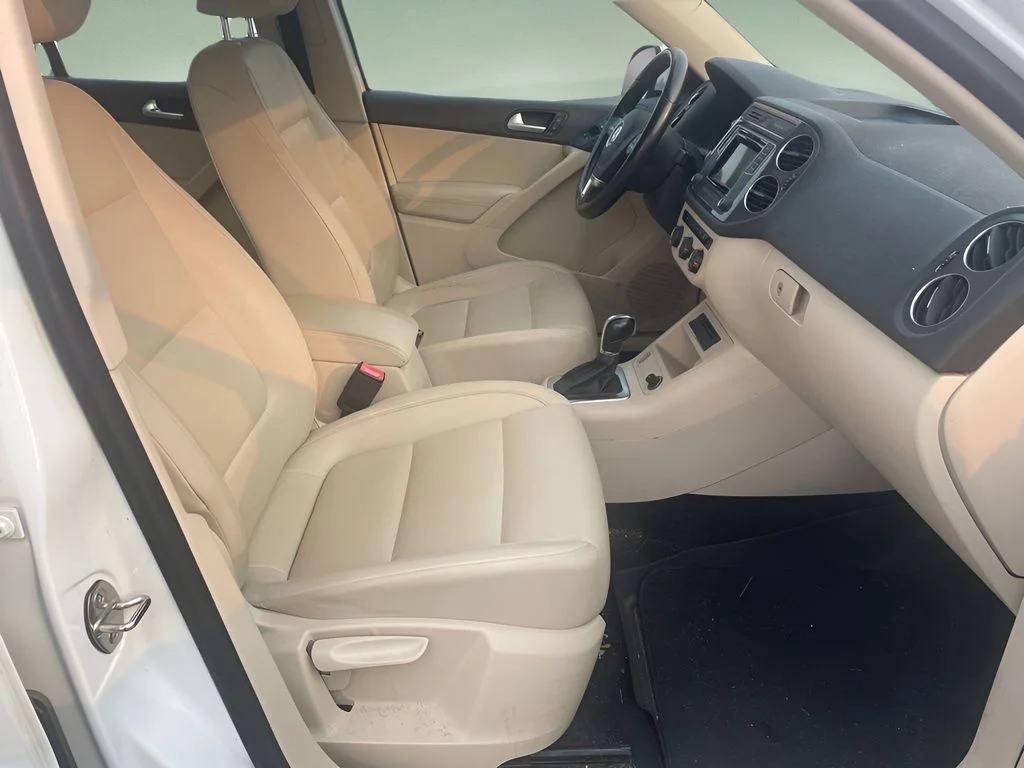 Used 2016 White Volkswagen SE image 15