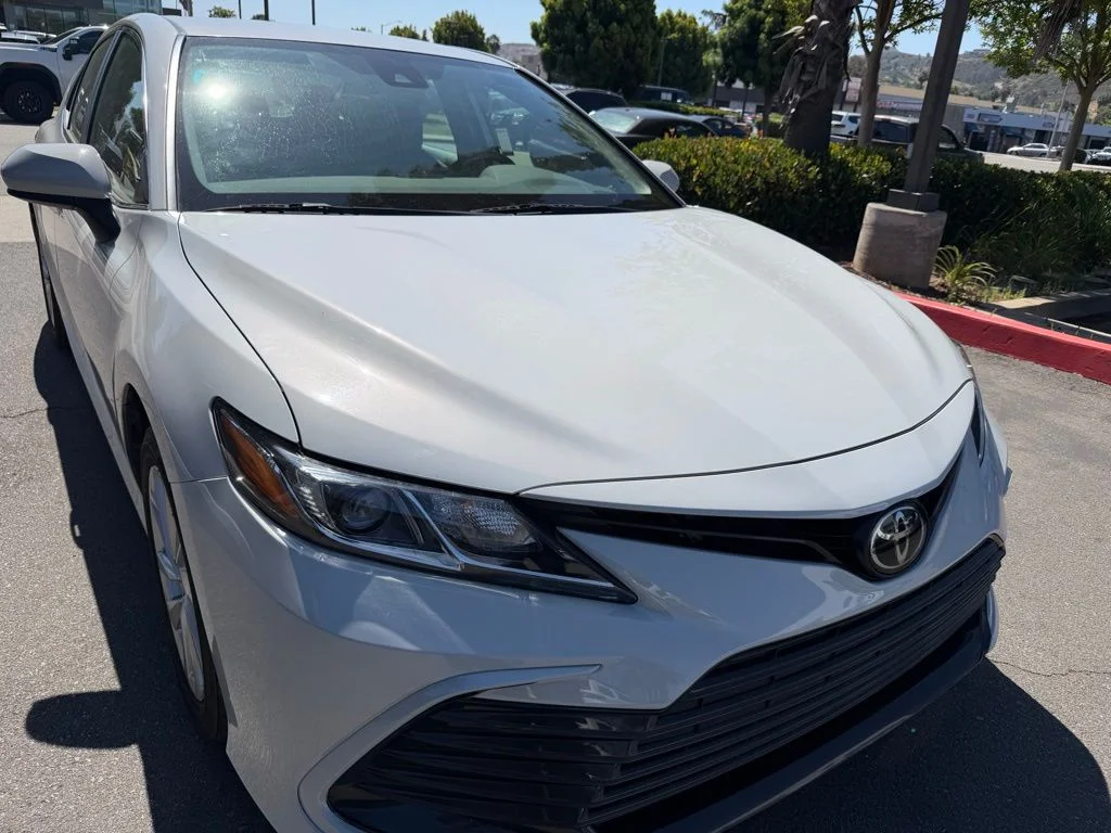 2024 Toyota Camry LE's photo