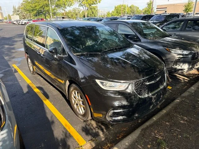 Used 2025 Black Chrysler Select image 1