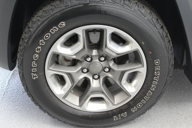 Used 2019 White Jeep Trailhawk 4x4 image 14