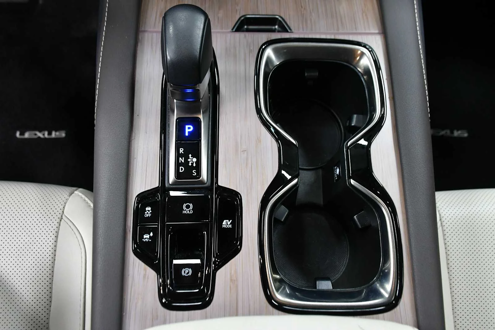 Certified Used 2024 Matador Red Mica Lexus Premium image 22