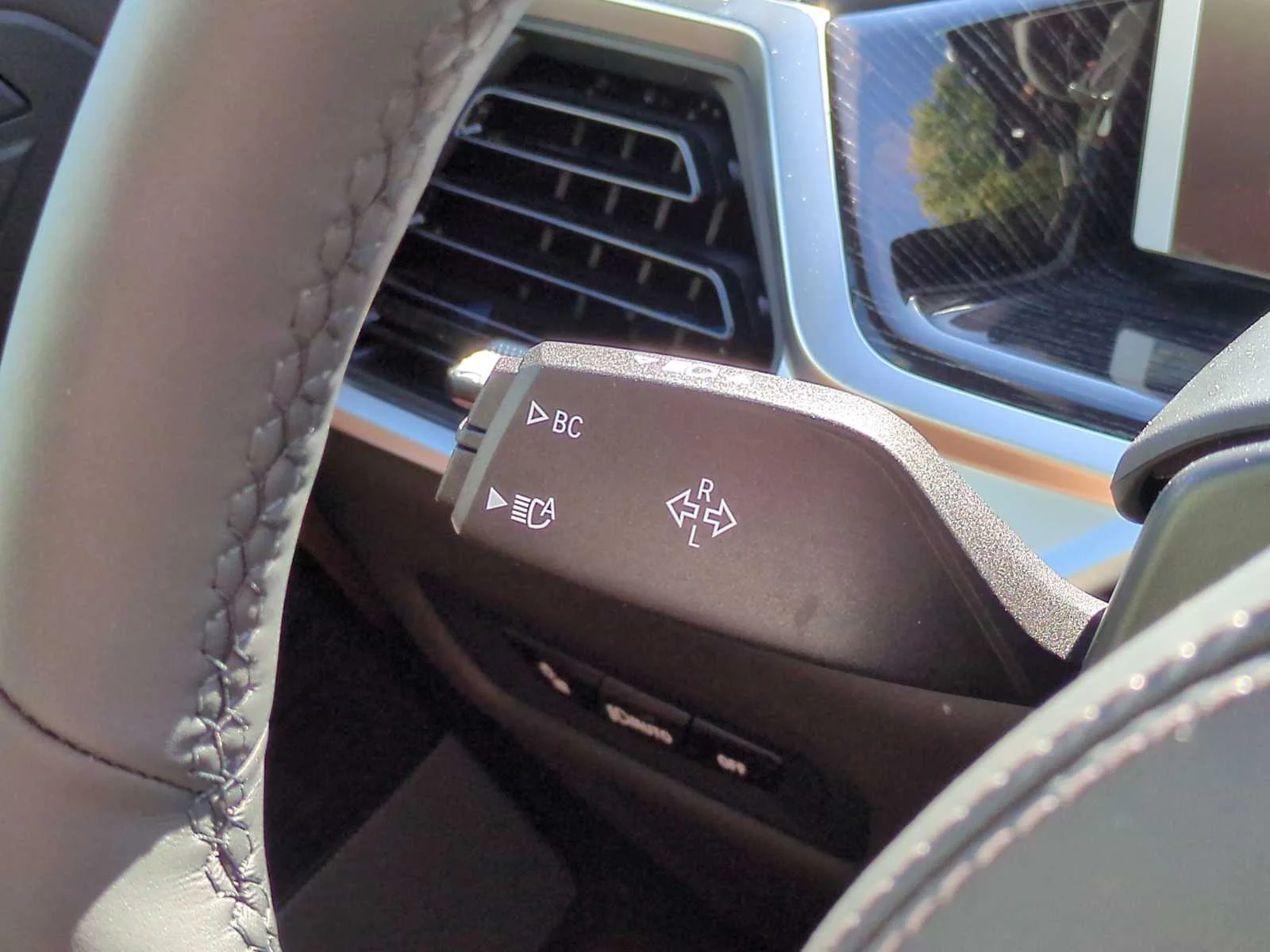 New 2026 Alpine White BMW xDrive40i image 29