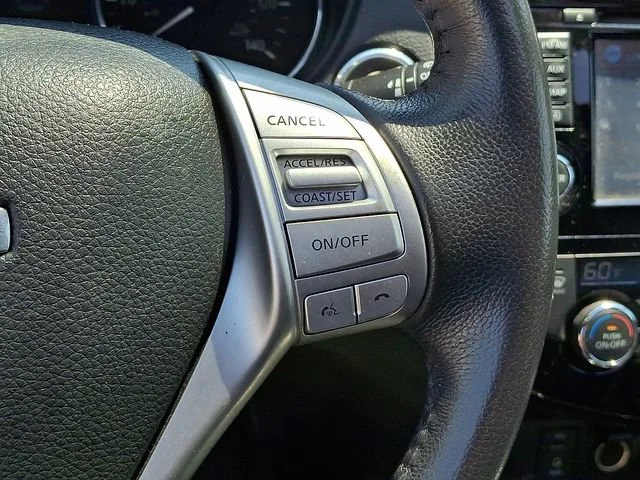 Used 2016 Red Nissan SL image 23