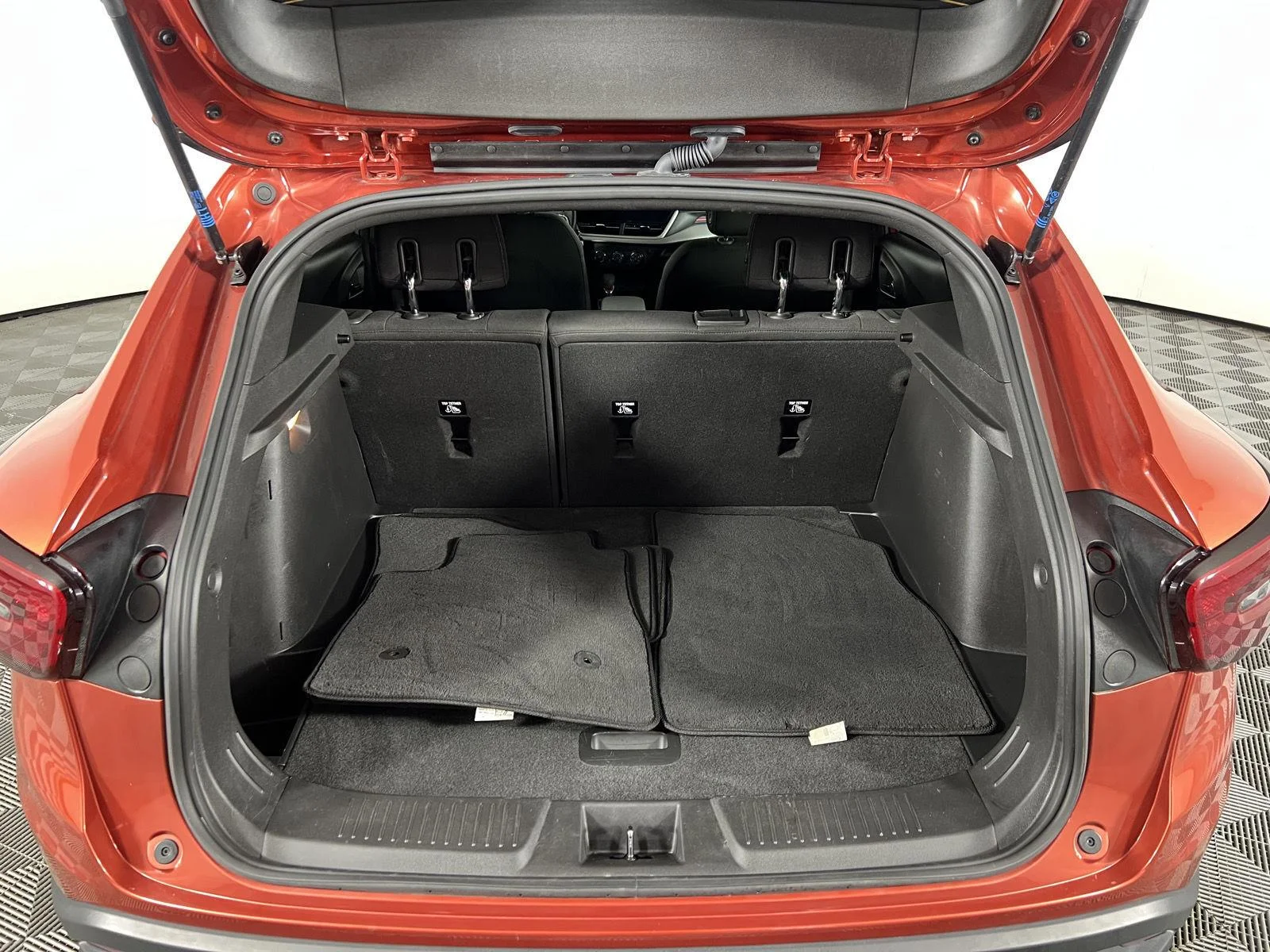 Used 2024 Cayenne Orange Metallic Chevrolet 1RS image 25