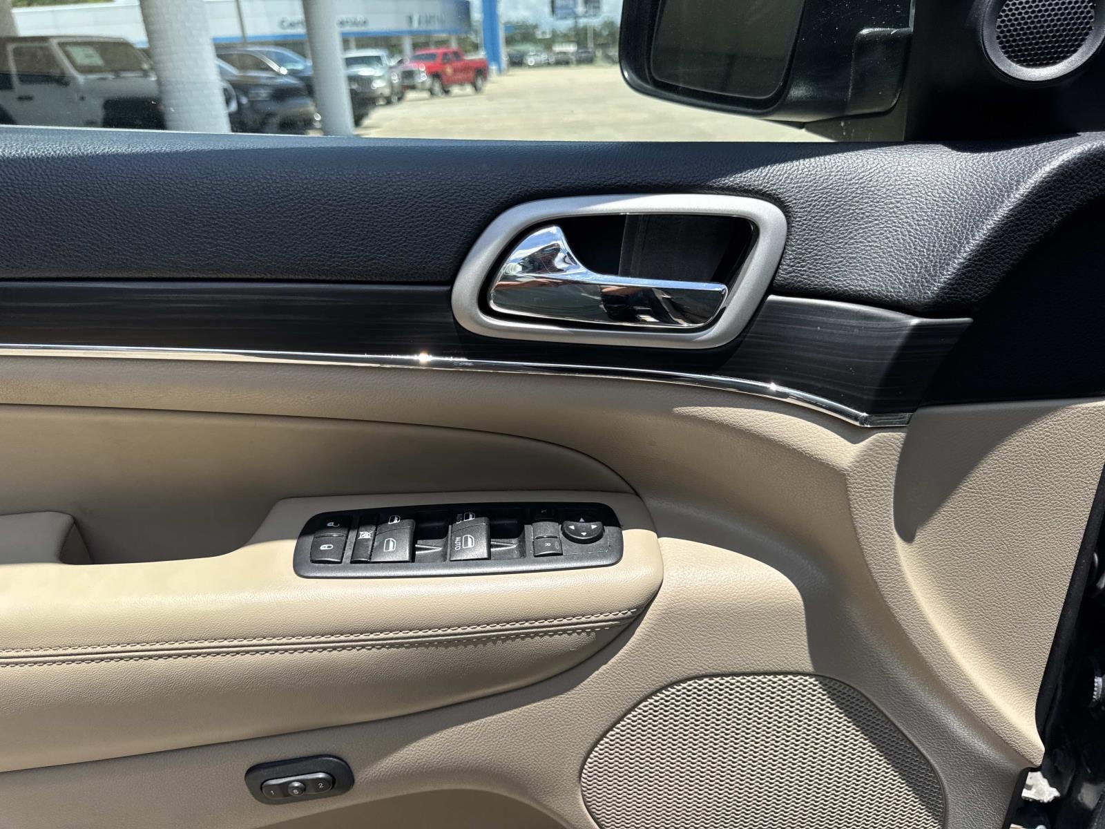Used 2020 Blue Jeep Limited image 19