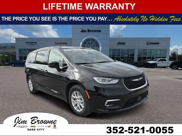 2026 Chrysler Pacifica Select's photo