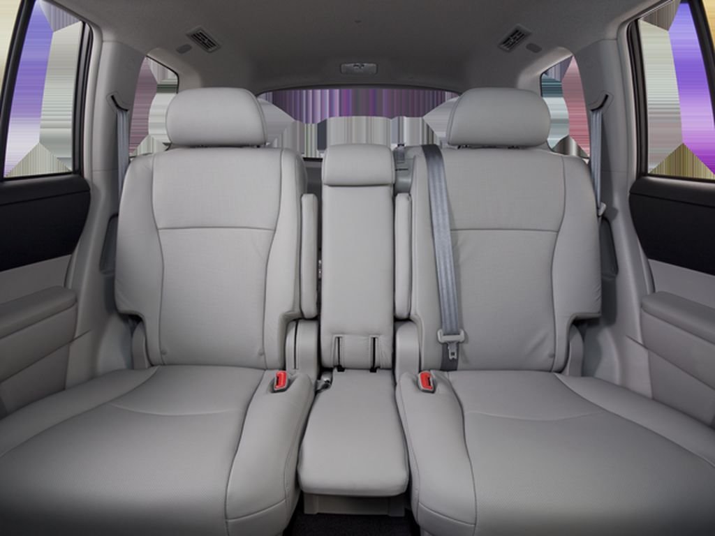 Used 2013 Classic Silver Metallic Toyota SE image 12
