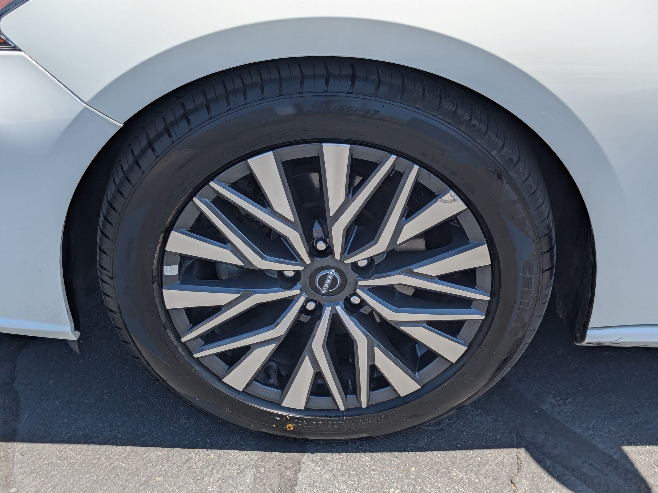Used 2025 Glacier White Nissan SV image 12