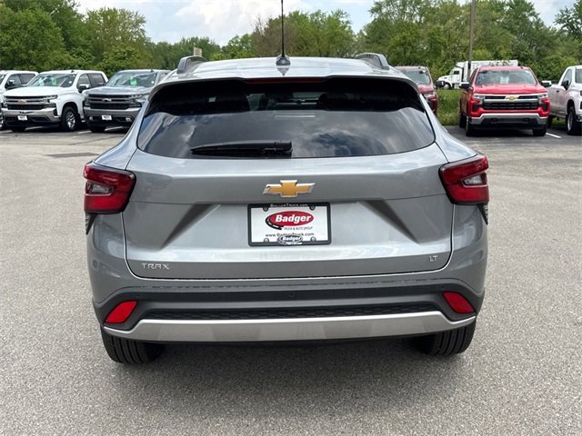 2025 Chevrolet Trax LT photo 4