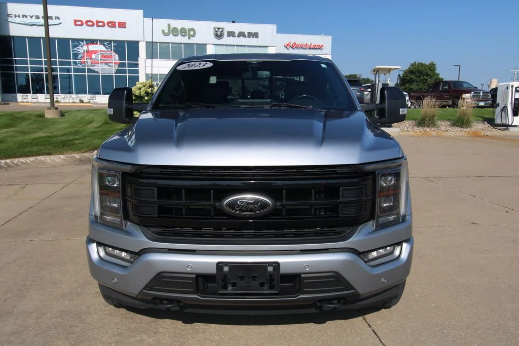 Used 2023  Ford Lariat image 2