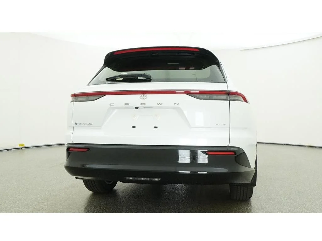 New 2026 Oxygen White Toyota XLE image 23