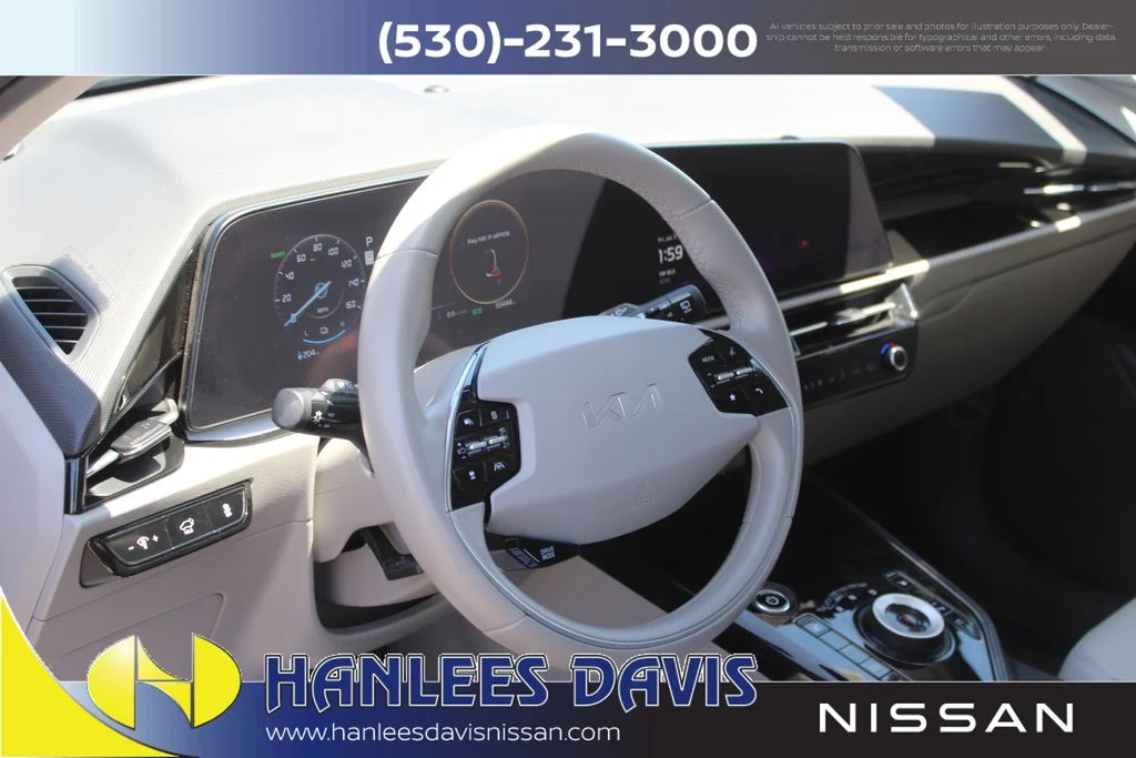 Used 2023 Blue Kia Wind image 12