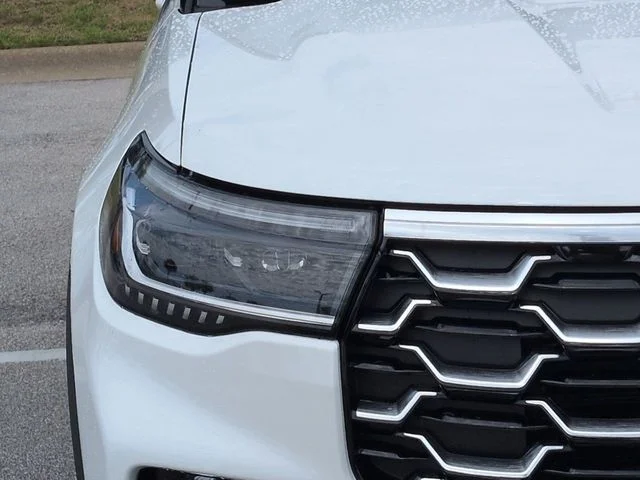 New 2026 Star White Metallic Tri-Coat Ford Platinum™ image 10