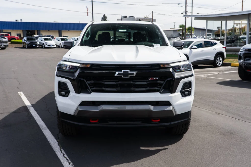 New 2026 Summit White Chevrolet Z71 image 2