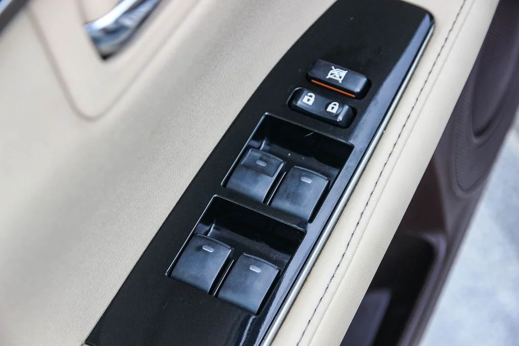 Used 2018 Beige Lexus 350 image 21