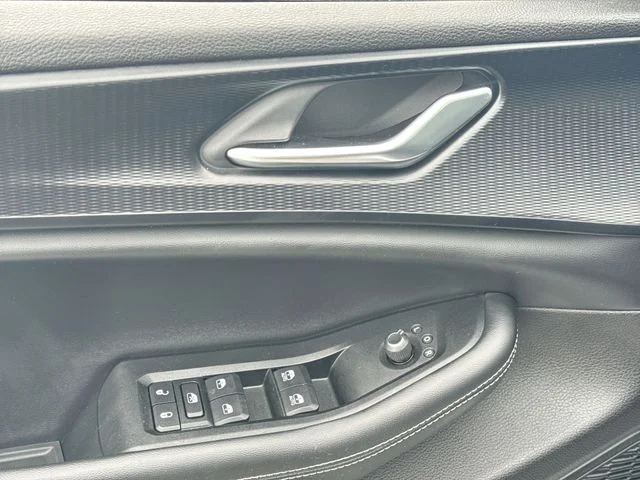 Used 2023 Silver Jeep Altitude image 13