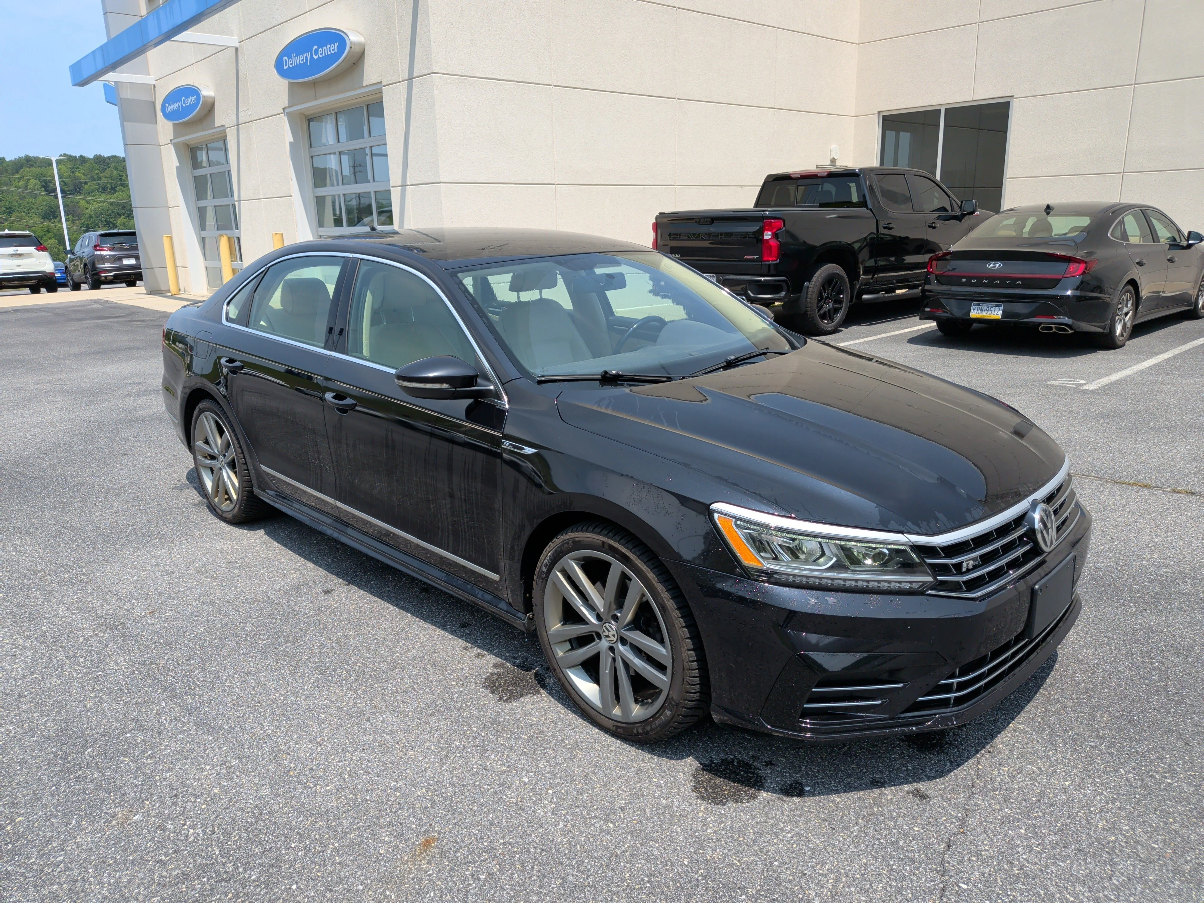 Used 2017 Deep Black Pearl Volkswagen R-Line w/Comfort Pkg image 1