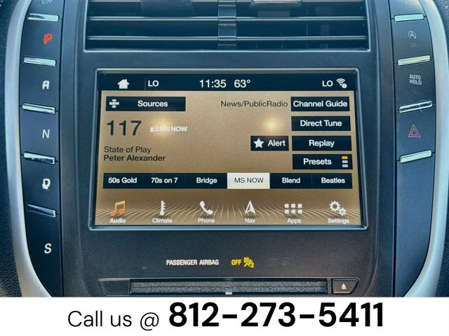 Used 2019 White Lincoln Select image 15