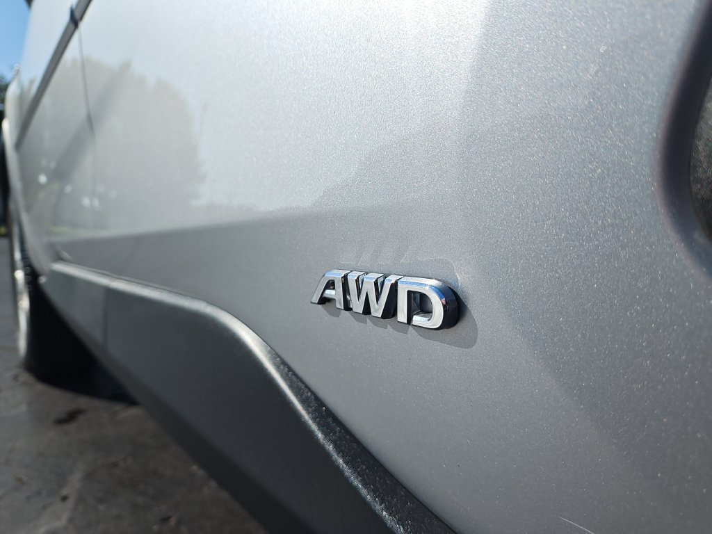 Used 2021 Silver Toyota XLE image 27