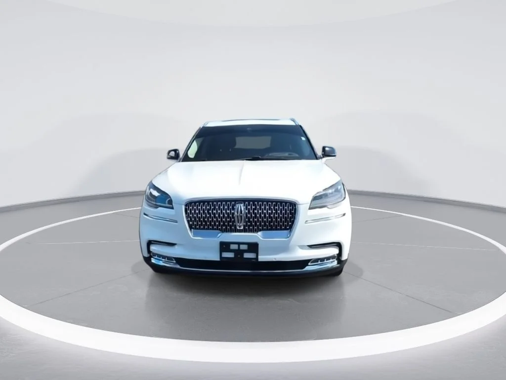 Used 2021 White Lincoln Reserve image 3