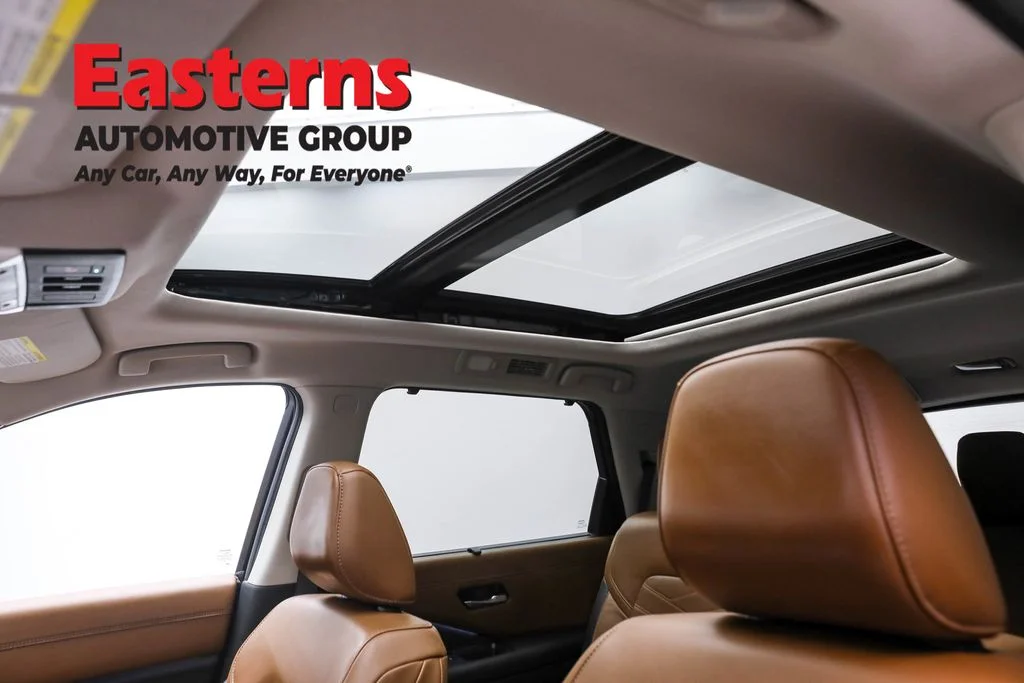 Used 2022 White Nissan Platinum image 37