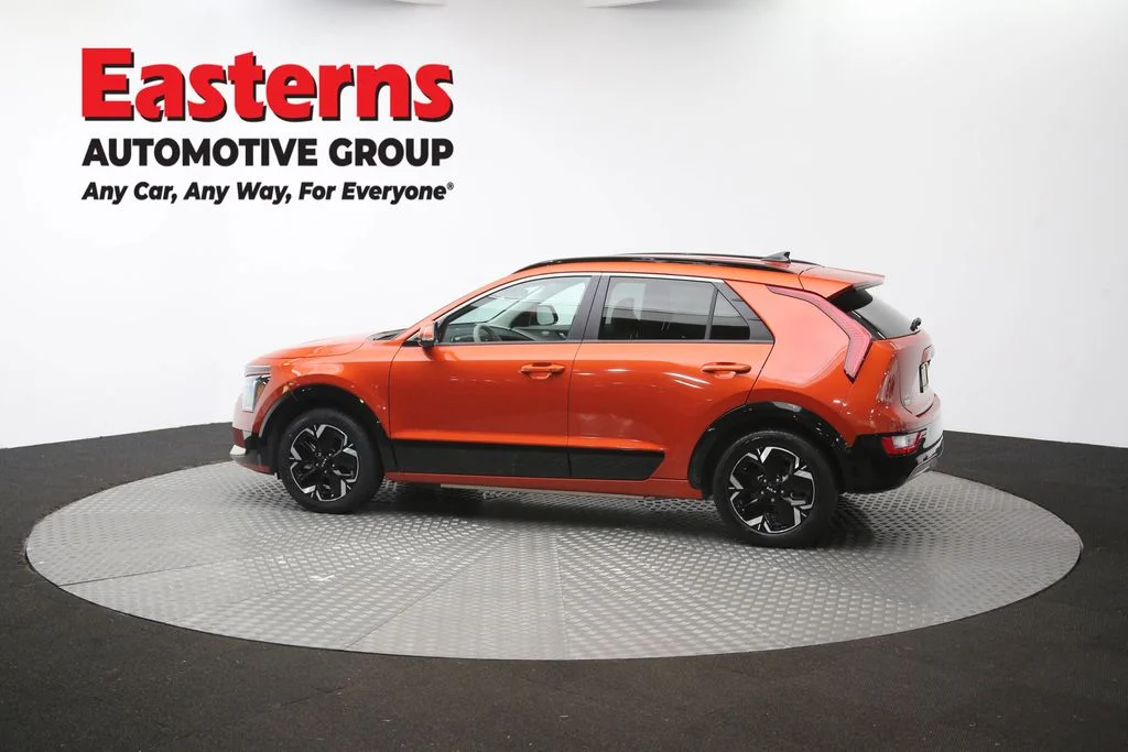 Used 2023 Red Kia Wind image 60